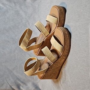 NEW IN BOX - SM New York Violet wedge sandals sz 9.5